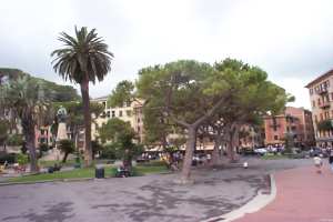 Xtrallusion photo gallery of Italy. Photos, pictures, images and photographs of the Italian Rivieras, the Italian Lakes, the Italian Alps, the Cinque Terre, the Amalfi coast and some of the most beautiful corners of Italy. Plus photos of Italian cities such as Pisa, Milan, Genoa and Rome.